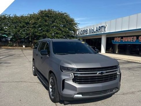 Used 2021 Chevrolet Suburban LT AWD/4WD image 3
