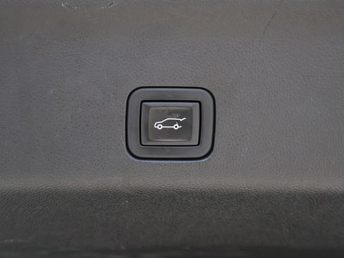 Used 2022 Cadillac Escalade Luxury w/ LPO, Floor Liner Package AWD/4WD image 18