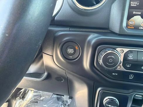 Used 2022 Jeep Wrangler Unlimited Sahara w/ LED Lighting Group AWD/4WD image 28