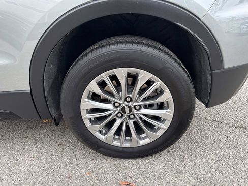 Used 2024 Cadillac XT4 Premium Luxury image 6