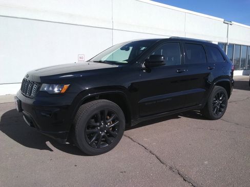 Used 2019 Jeep Grand Cherokee Altitude image 2