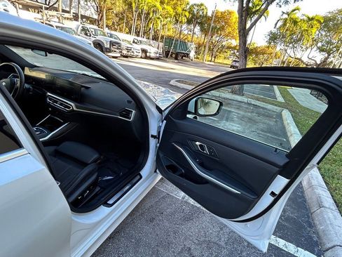 Used 2024 BMW 330i Sedan w/ Convenience Package image 28