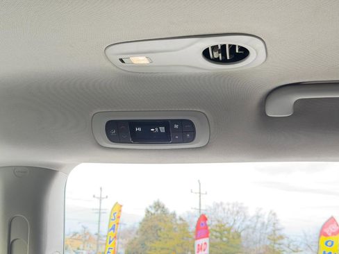 Used 2018 Chrysler Pacifica Touring-L image 40