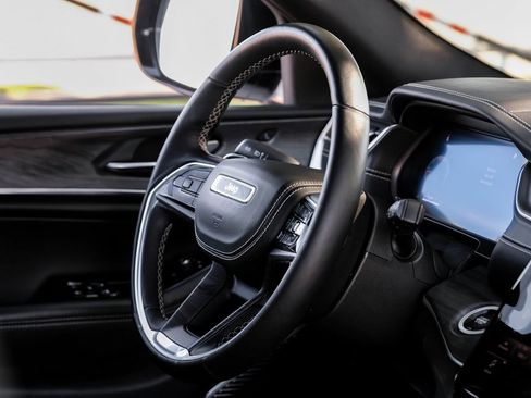 Used 2022 Jeep Grand Cherokee Overland w/ Luxury Tech Group IV image 26