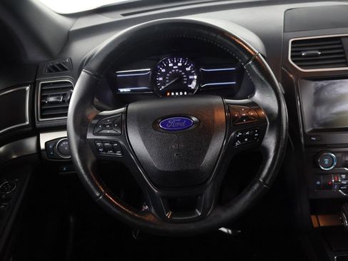 Used 2018 Ford Explorer XLT w/ Equipment Group 202A image 34