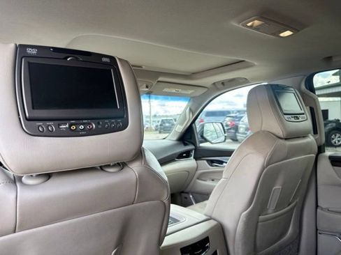 Used 2020 Cadillac Escalade Luxury w/ LPO, Radiant Package AWD/4WD image 31