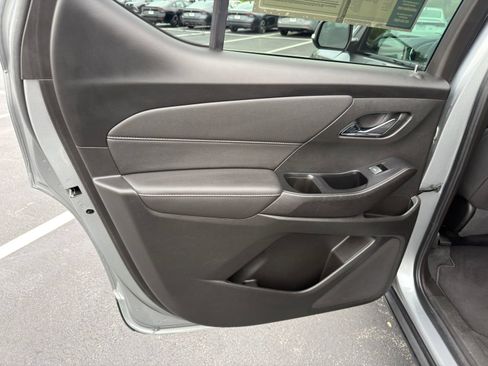 Used 2023 Chevrolet Traverse LT FWD image 27