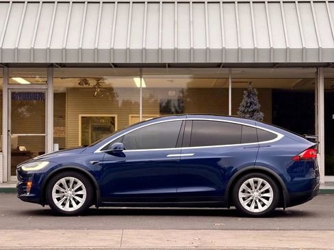 Used 2016 Tesla Model X 75D image 6