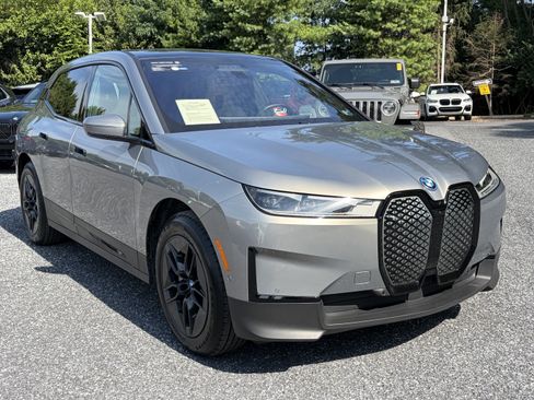 Used 2024 BMW iX xDrive50 AWD/4WD image 3