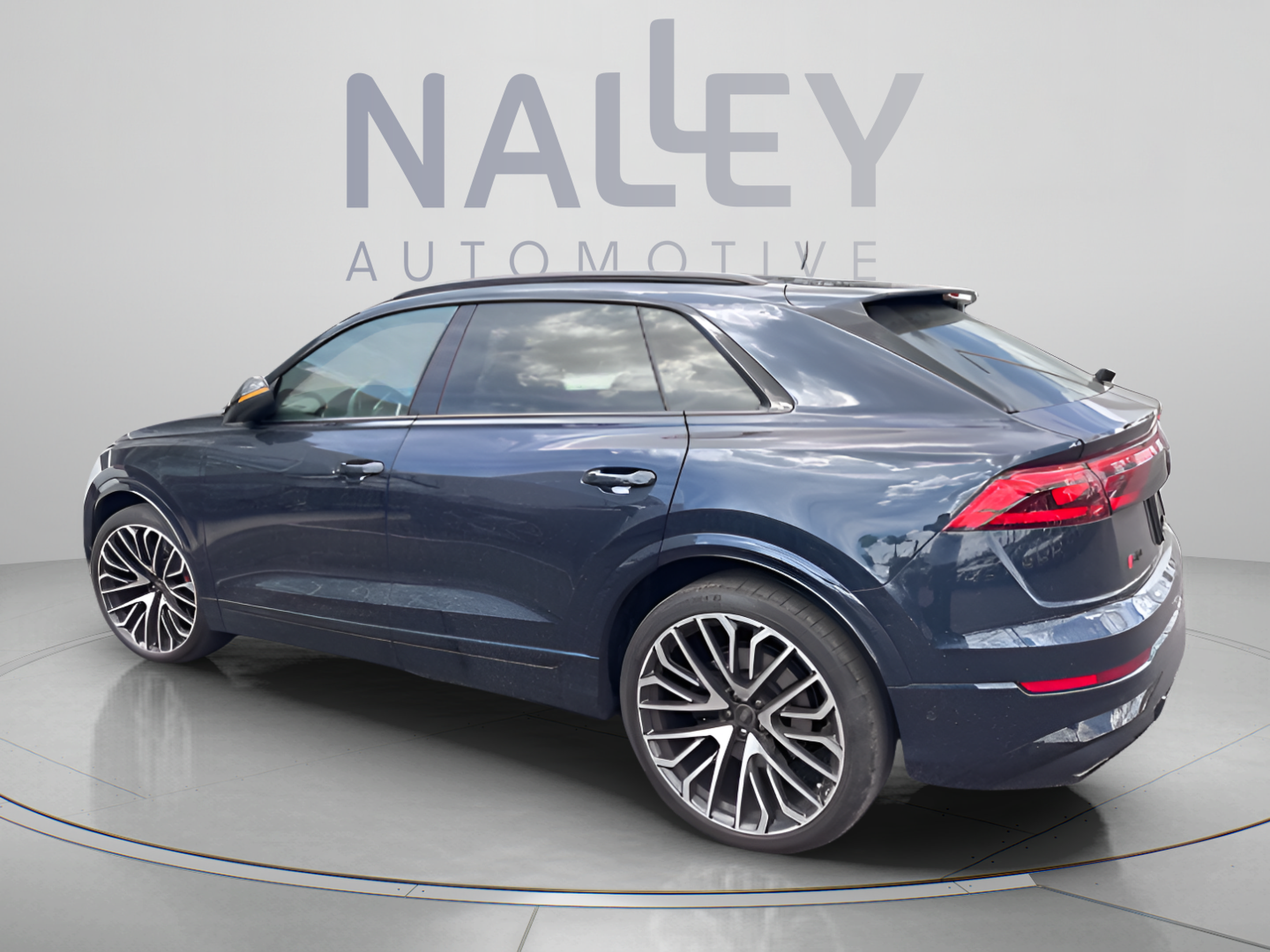 Used 2024 Audi SQ8 Prestige AWD/4WD image 2