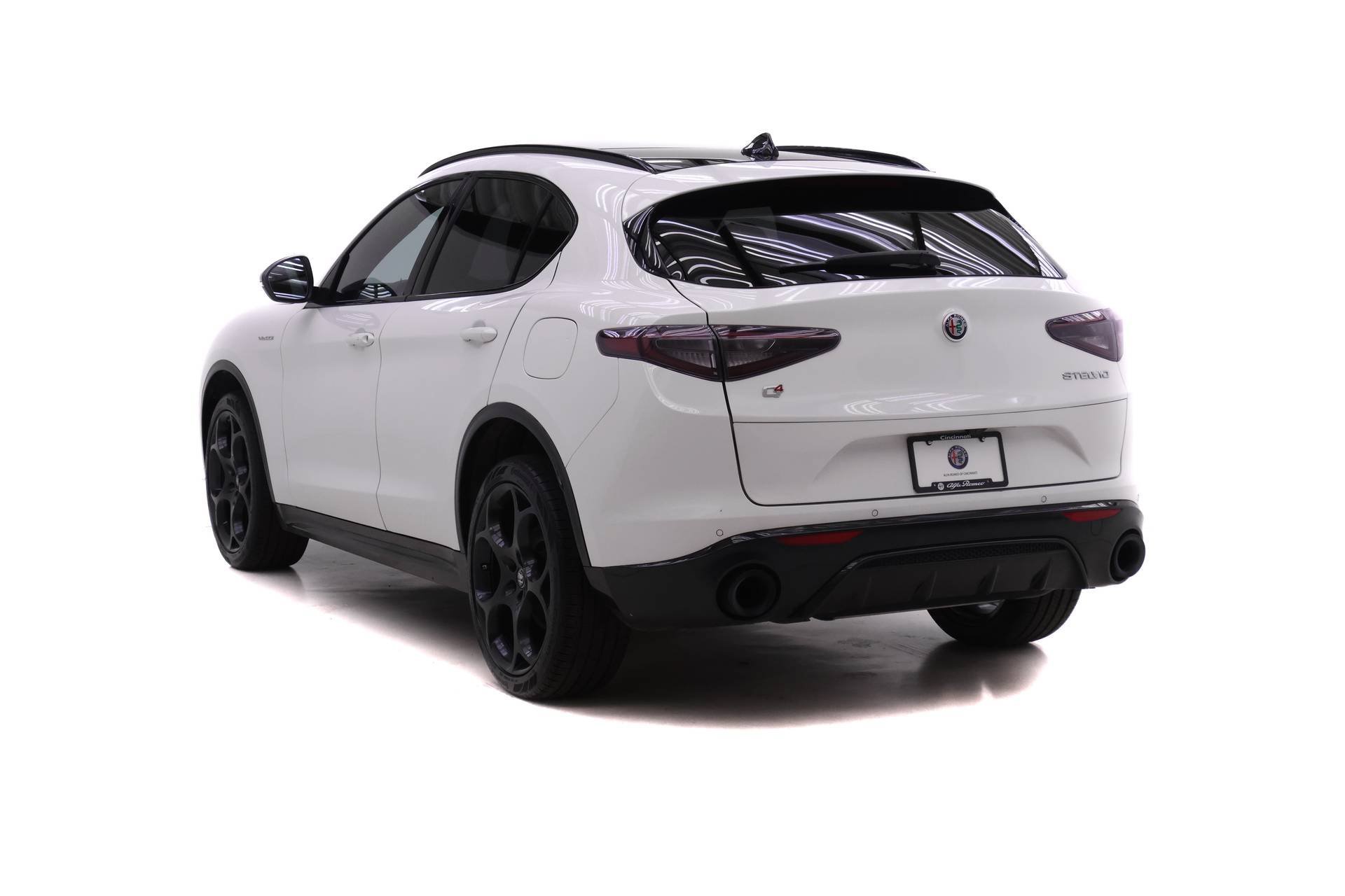 Certified 2024 Alfa Romeo Stelvio Veloce AWD/4WD image 5