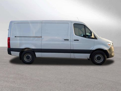 Used 2025 Mercedes-Benz Sprinter 2500 image 2