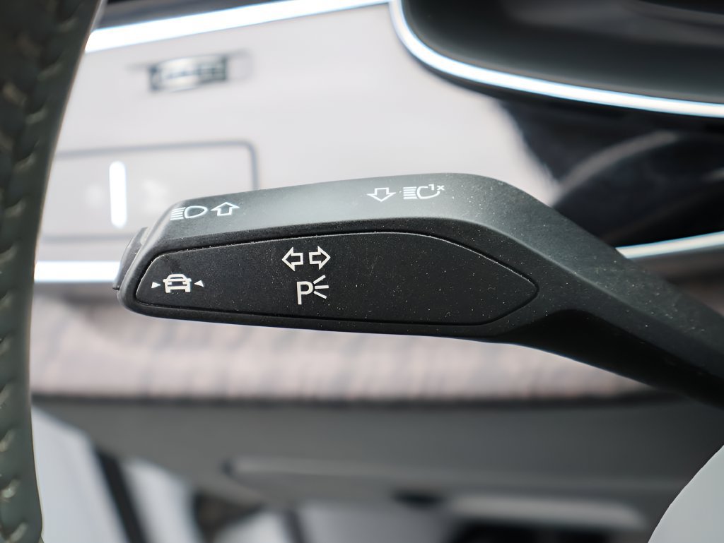 Used 2019 Audi Q8 Prestige w/ Luxury Package AWD/4WD image 36