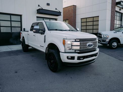 Used 2019 Ford F350 Platinum w/ Platinum Ultimate Package image 4