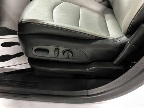 Used 2022 GMC Terrain SLT image 13