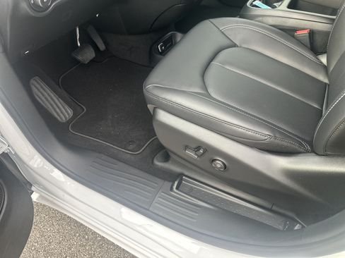 New 2026 Chrysler Pacifica Select FWD image 13