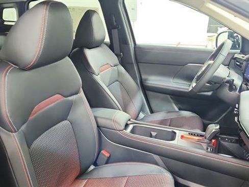 Certified 2026 Nissan Kicks SR FWD image 24