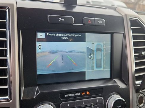 Used 2016 Ford F150 Platinum w/ Equipment Group 701A Luxury image 11