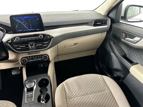 Used 2020 Ford Escape SE image 24