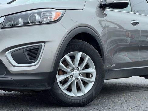Used 2018 Kia Sorento LX AWD/4WD image 2
