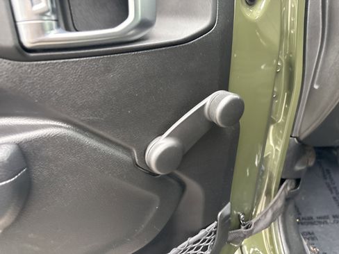 Certified 2023 Jeep Gladiator Sport image 16