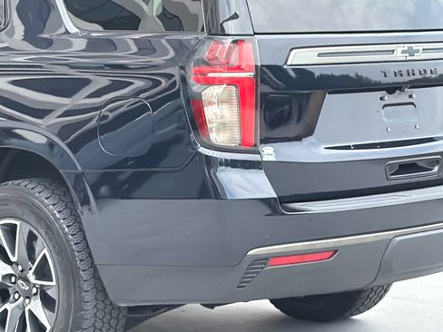 Used 2021 Chevrolet Tahoe Z71 w/ Luxury Package AWD/4WD image 7