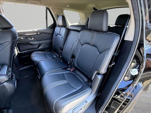 Used 2025 Honda Pilot EX-L image 18