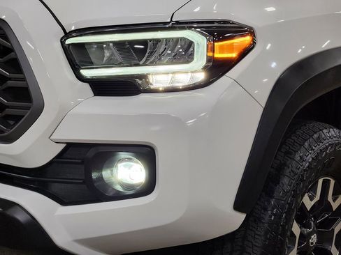 Used 2022 Toyota Tacoma TRD Off-Road AWD/4WD image 14