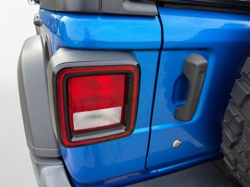 Used 2021 Jeep Wrangler Unlimited Sport image 18