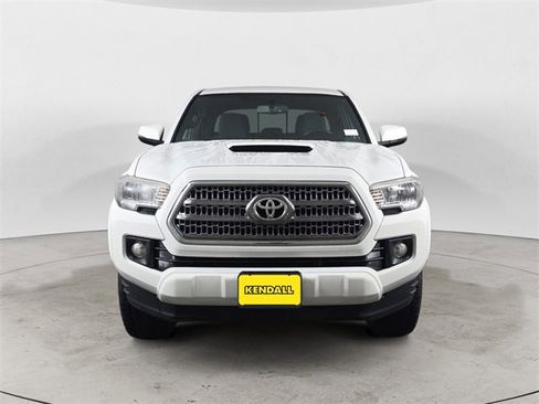 Used 2017 Toyota Tacoma TRD Sport image 8