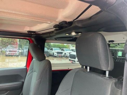 Certified 2018 Jeep Wrangler Sport AWD/4WD image 14