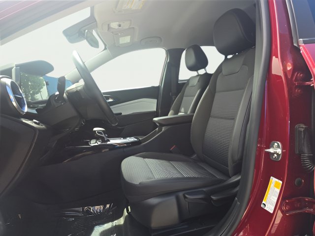 Used 2025 Chevrolet Trax LT w/ LT Convenience Package FWD image 9