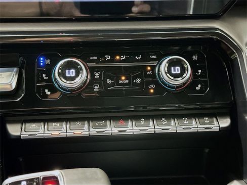 Used 2024 GMC Sierra 1500 AT4X image 15