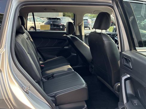 Used 2022 Volkswagen Tiguan SE AWD/4WD image 12