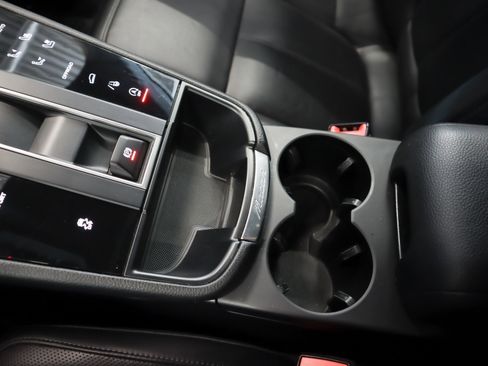 Certified 2024 Porsche Macan image 16