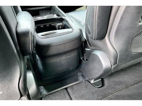 Used 2025 Chrysler Pacifica Limited image 31