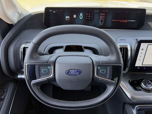 New 2025 Ford Expedition Platinum w/ Driver's Package image 44