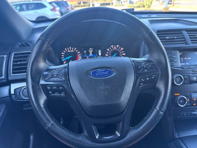Used 2018 Ford Explorer XLT AWD/4WD image 17