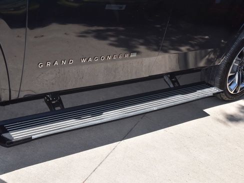 Used 2023 Jeep Grand Wagoneer Series III AWD/4WD image 34