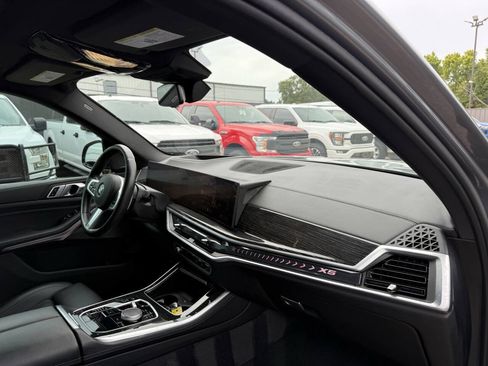Used 2024 BMW X5 sDrive40i w/ M Sport Package RWD image 9