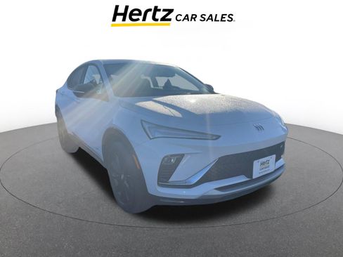 Used 2025 Buick Envista Sport Touring image 1