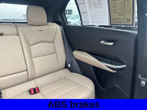 Used 2024 Cadillac XT4 Luxury w/ Cold Weather Package image 15