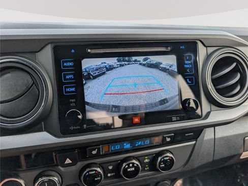 Used 2018 Toyota Tacoma TRD Sport w/ TRD Premium Sport Package AWD/4WD image 26