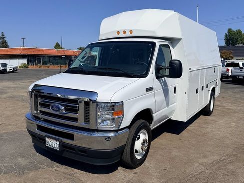 Used 2023 Ford E-450 and Econoline 450 Super Duty w/ Power Windows & Locks Group RWD image 3