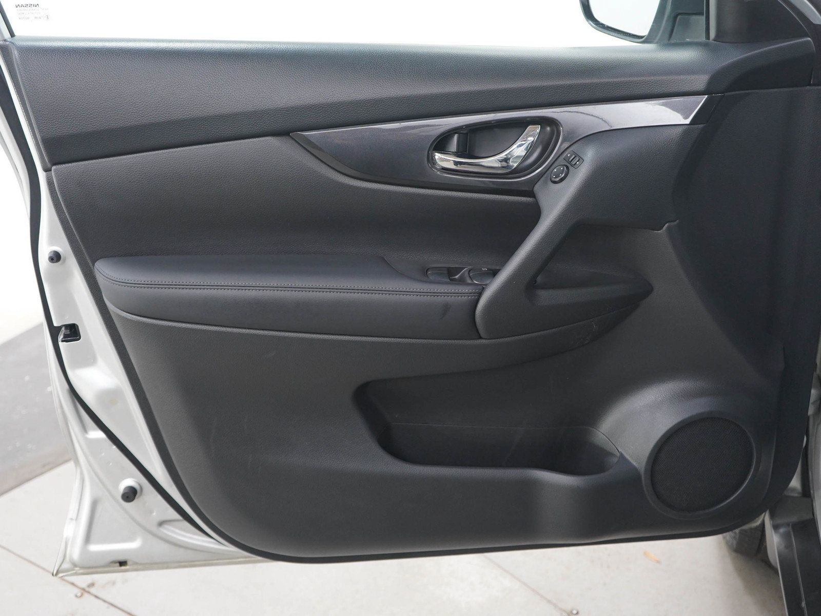 Used 2018 Nissan Rogue S AWD/4WD image 19