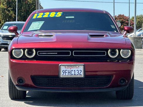 Used 2018 Dodge Challenger SXT RWD image 9