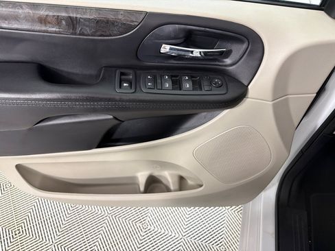 Used 2014 Dodge Grand Caravan SXT FWD image 11