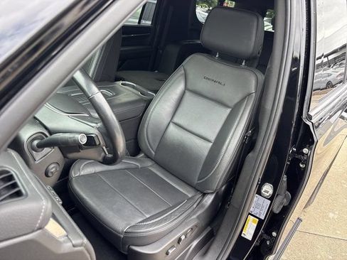 Used 2022 GMC Yukon XL Denali AWD/4WD image 25