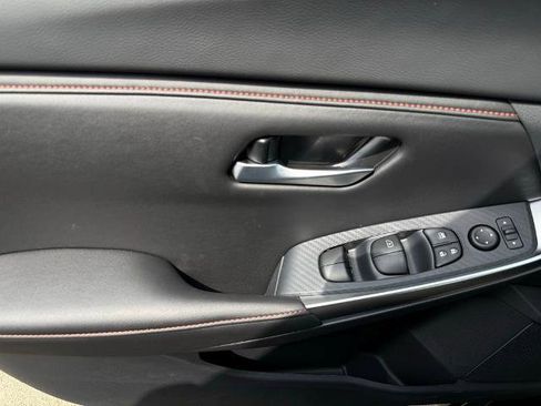 New 2025 Nissan Sentra SR w/ Midnight Edition image 19