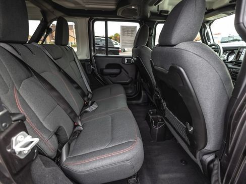 Used 2025 Jeep Wrangler Unlimited Rubicon AWD/4WD image 29